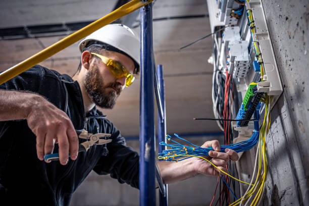 Best Affordable Emergency Electrician  in Peshtigo, WI